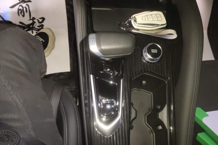 Used Geely Auto Monjaro L 2024 2.0TD High-Power Automatic Two-Wheel Drive Yunqi Version
