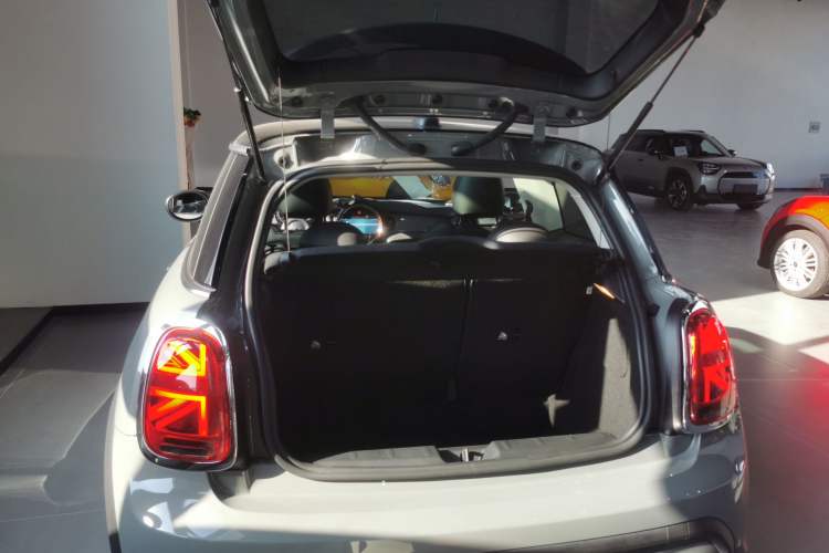 Used  MINI 2022 1.5T COOPER Classic Edition
