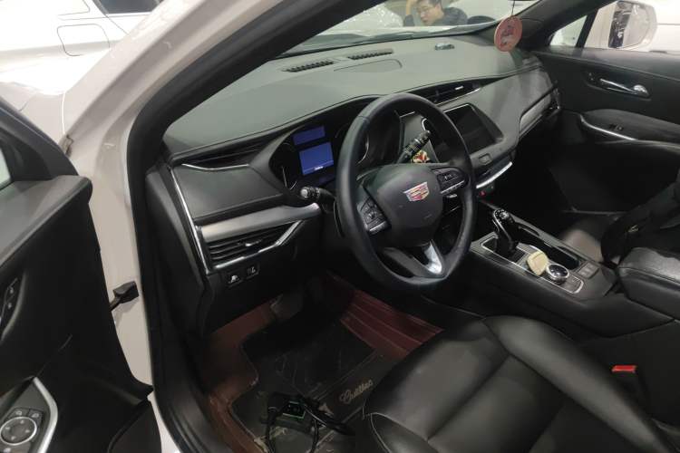 Used Cadillac XT4 2020 28T Two-Wheel-Drive Leading Version
