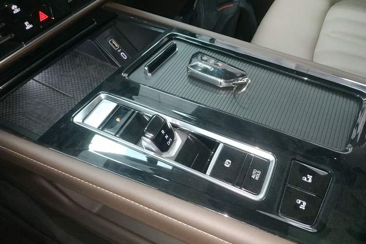 Used Volkswagen Viloran 2024 330TSI Luxury Edition
