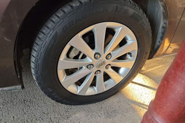 Used Buick GL8 2015 2.4L Luxury Business Premium Edition
