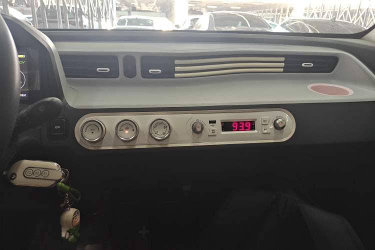 Used Wuling Hongguang MINIEV 2022 Macaron Premium Model – Lithium Iron Phosphate