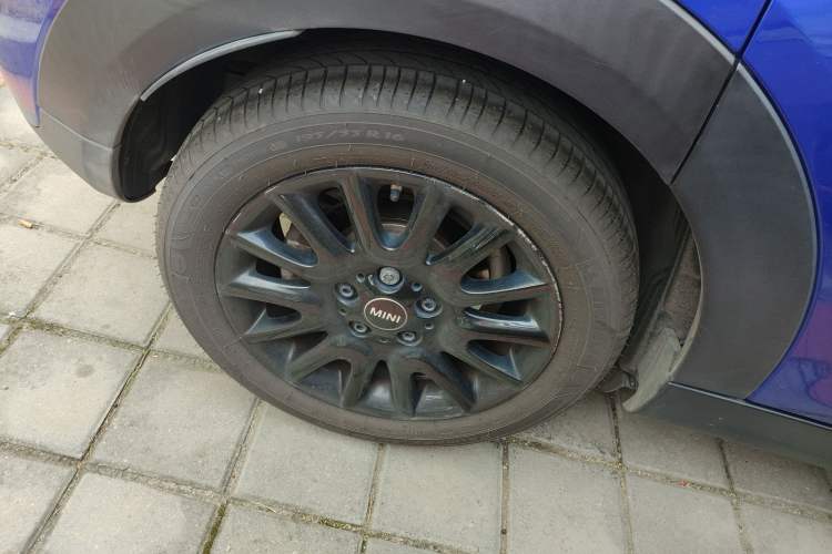 Used  MINI 2019 1.5T COOPER Classic Edition Five-Door Version
