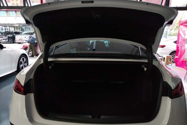 Used Roewe D7 2023 DMH 125km Superior Edition
