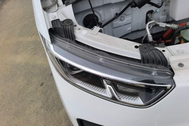 Used Wuling Yangguang 2024 300km Comfort-Grade Passenger Van 60kW
