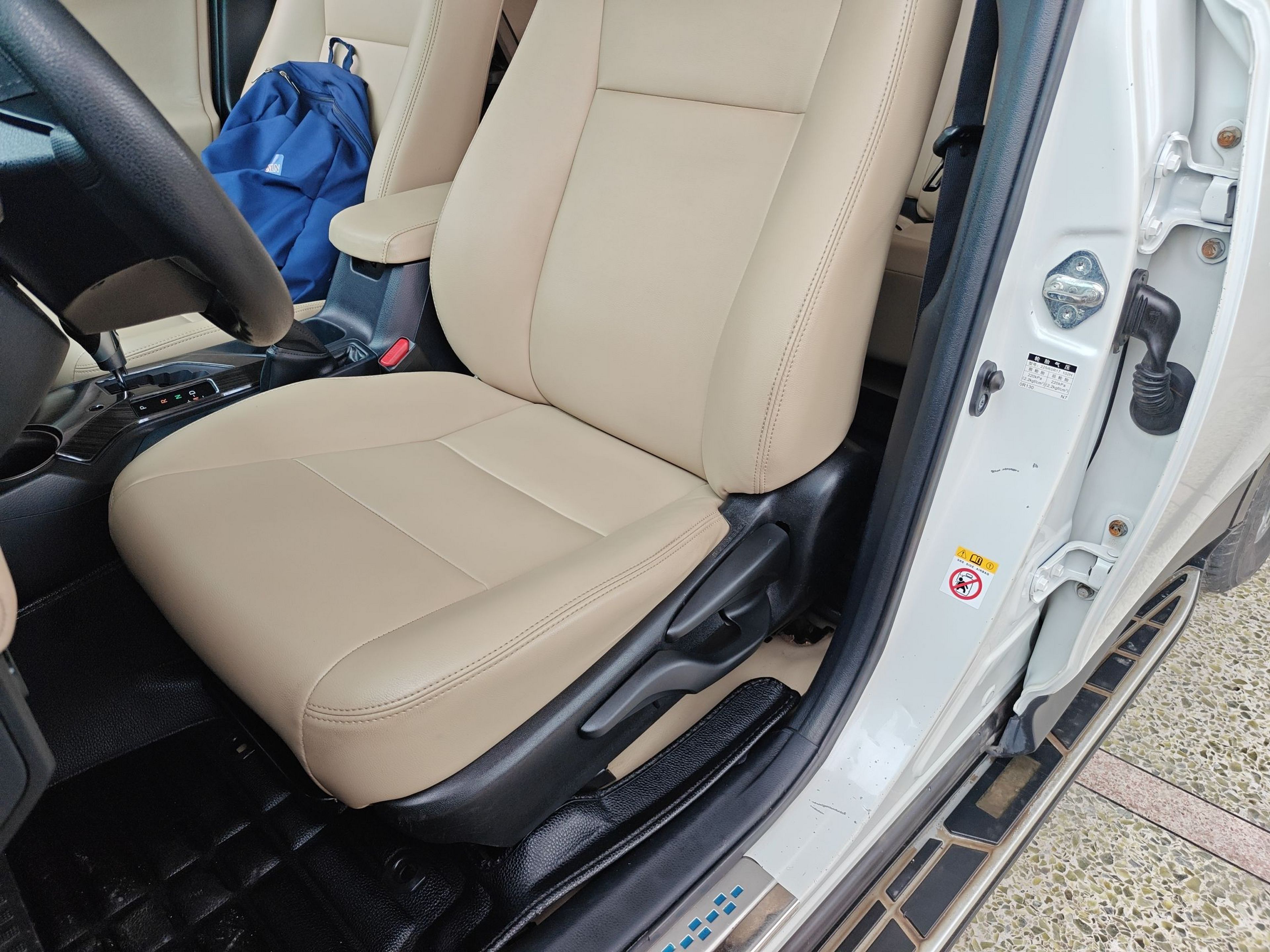 Переднее сиденье в автомобиле