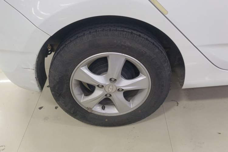 Used Hyundai Verna Ray 2016 1.4L Automatic Leading-Edge GLX
