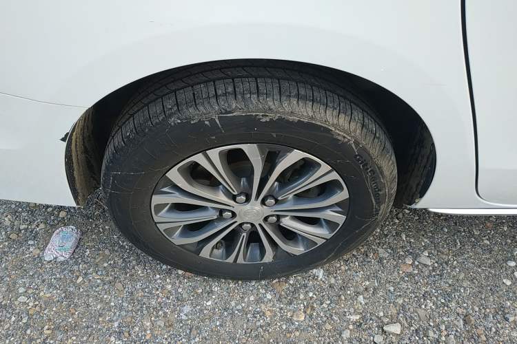 Used Buick GL8 2023 Land Executive Class 652T Luxury Model
