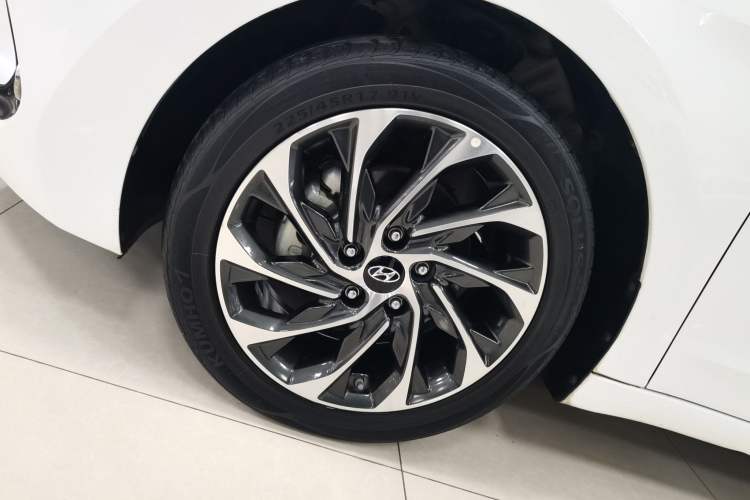 Used Hyundai Elantra 2019 1.4T Dual-Clutch Xuan Dong · Dynamic Model