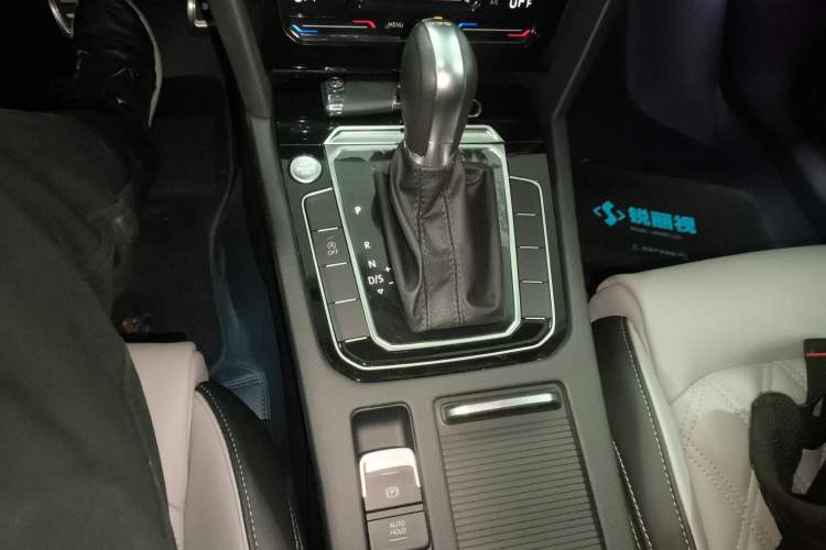 Used Volkswagen Magotan 2023 2 Million Units Limited Edition 330TSI DSG Leading Version
