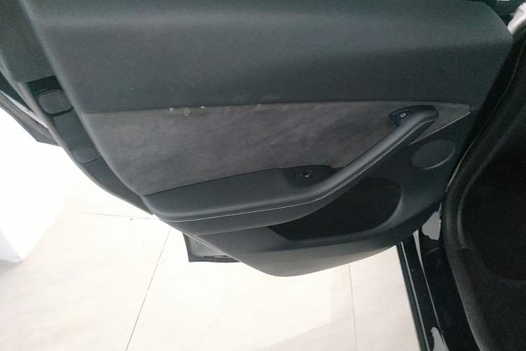 Used Tesla Model Y 2021 Long-Range All-Wheel-Drive Version 3D7
