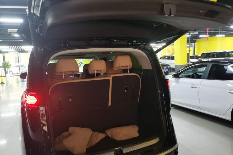 Used Denza D9 2024 EV 600 Four-Wheel-Drive Flagship Model