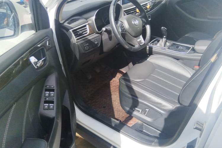 Used Dongfeng Fengon 580 2020 1.5T Manual Luxury Version
