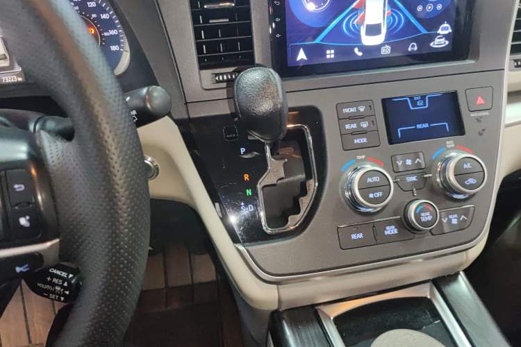 Used Toyota Sienna 2019 3.5L Two-Wheel Drive LE Trim 7 Seats U.S. Specification
