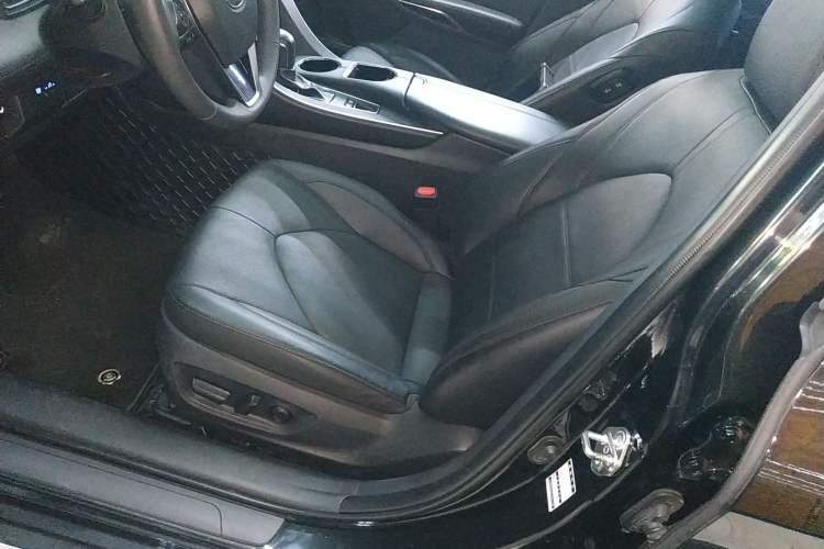 Used Toyota Avalon 2019 2.0L Luxury Edition China VI Standard
