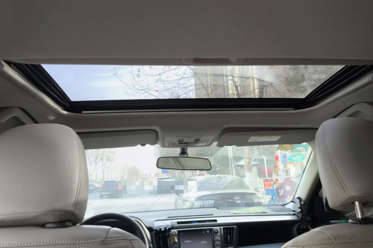 Used Toyota RAV4 2015 2.0L CVT Two-Wheel Drive Fashion Edition