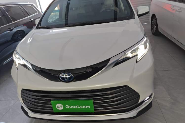 Used Toyota Sienna 2021 2.5L Hybrid Premium Edition