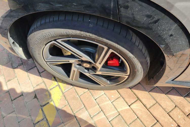 Used  YU7 2025 Ultra-Long Range High-Performance All-Wheel-Drive Max Edition
