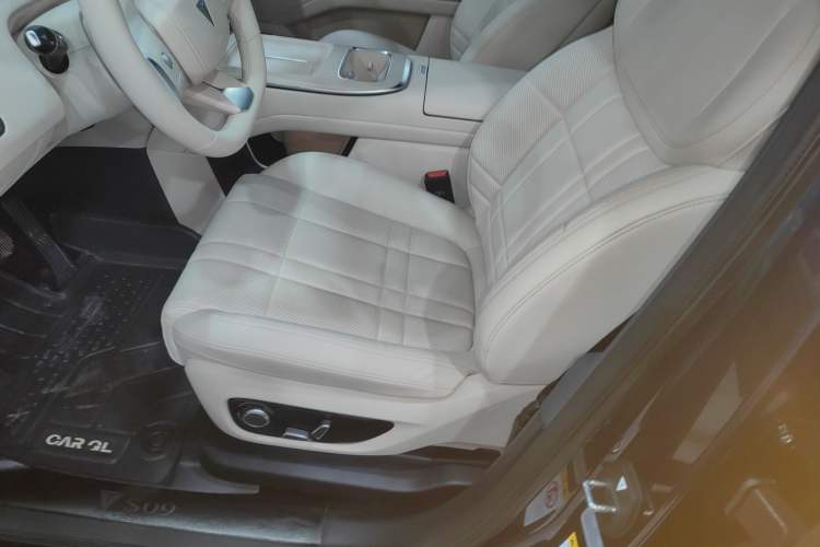 Used  S09 2025 Rear-Drive Ultra+
