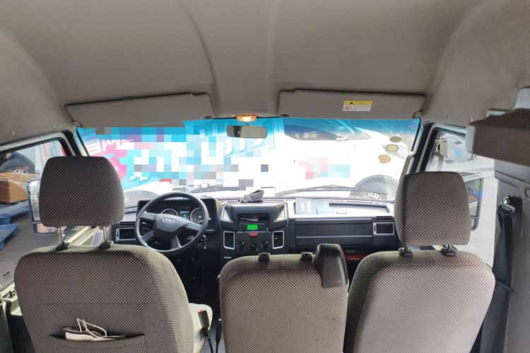 Used Iveco Daily 2021 2.5T A35 M1 Passenger Van 5-9 Seater Short Wheelbase Mid-Roof Design Dual Tires Side Sliding Door
