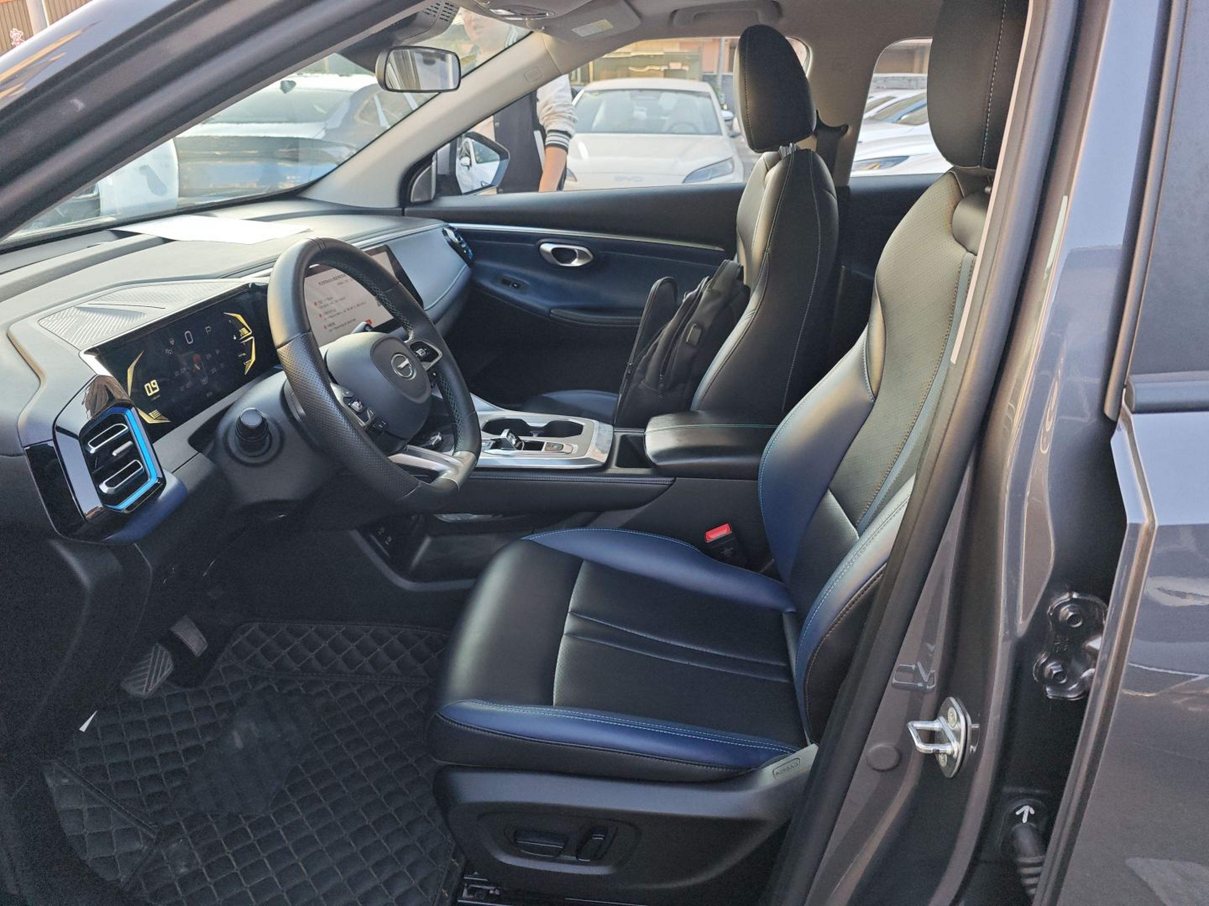 المقاعد الأمامية داخل السيارة