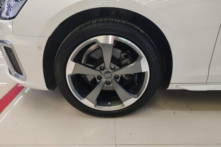 Used Audi A4L 2020 40 TFSI Luxury Dynamic Model
