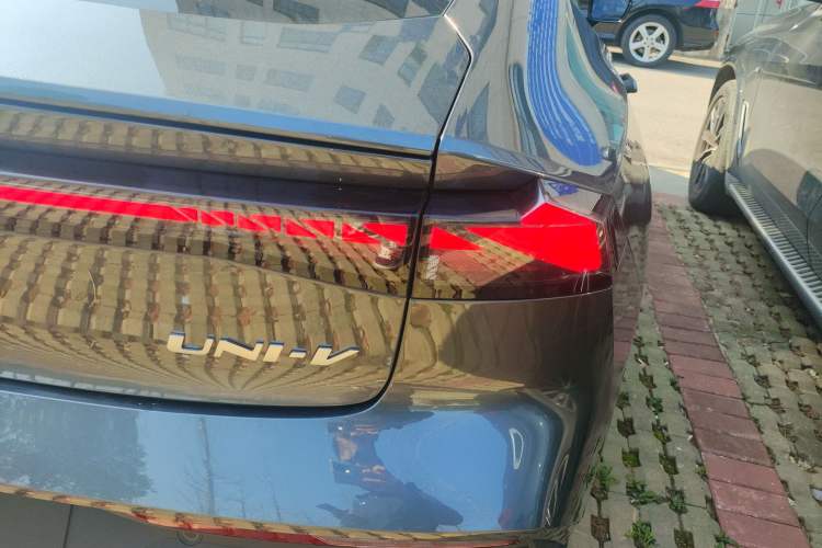 Used Changan UNI-V 2022 1.5T Prestige Version