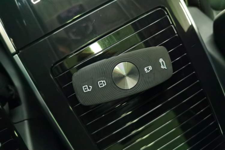 Used Roewe iMAX8 2021 400TGI Supreme Series Lu Zun Edition
