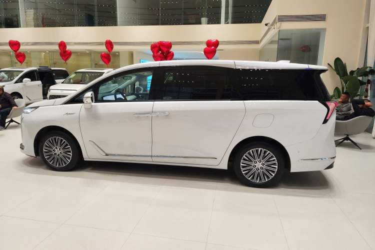 Used Buick GL8 New Energy 2024 Lu Zun Luxury Edition 6-Seater
