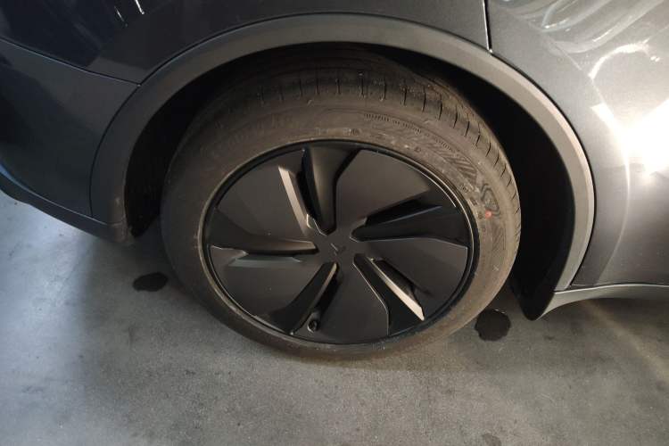 Used Tesla Model Y 2025 Rear-Wheel-Drive Version
