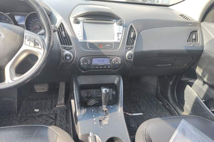 Used Hyundai ix35 2013 2.0L Automatic Two-Wheel Drive Smart GLS China IV Standard