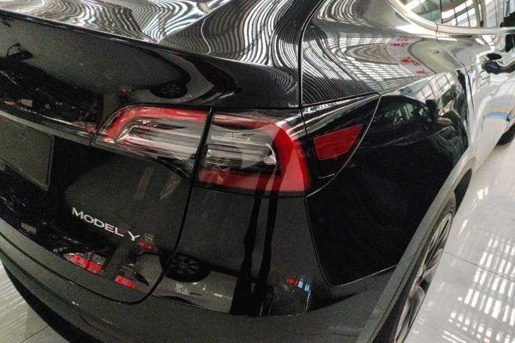 Used Tesla Model Y 2023 Rear-Wheel-Drive Version
