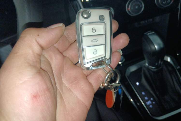 Used Volkswagen T-ROC 2021 280TSI DSG Two-Wheel Drive Comfort Connect Edition