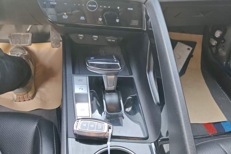 Used Hyundai Elantra 2021 1.5L CVT LUX Prestige Edition
