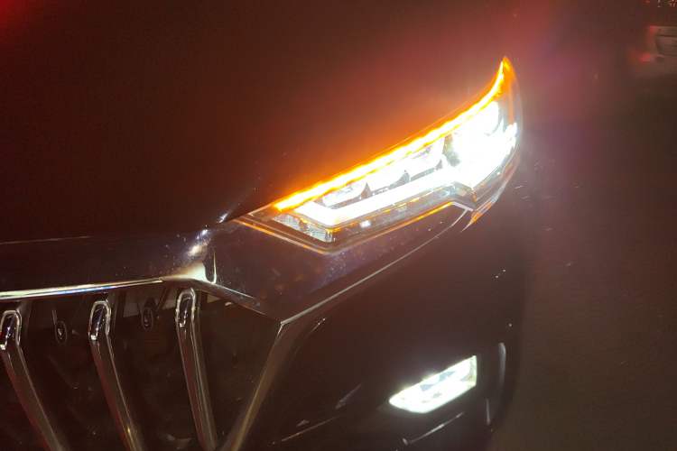 Used Hongqi HS5 2022 Facelifted Version 2.0T Smart Connect Flagship All-Wheel-Drive Edition