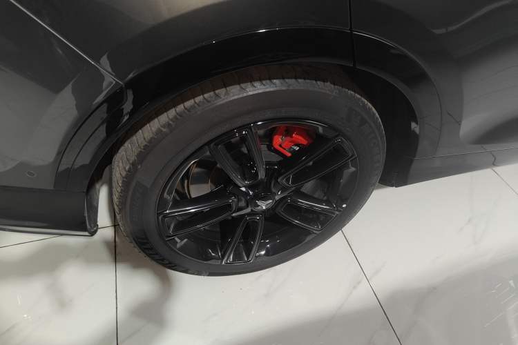 Used VOYAH FREE 2025 318 259 km All-Wheel-Drive Exploration Edition
