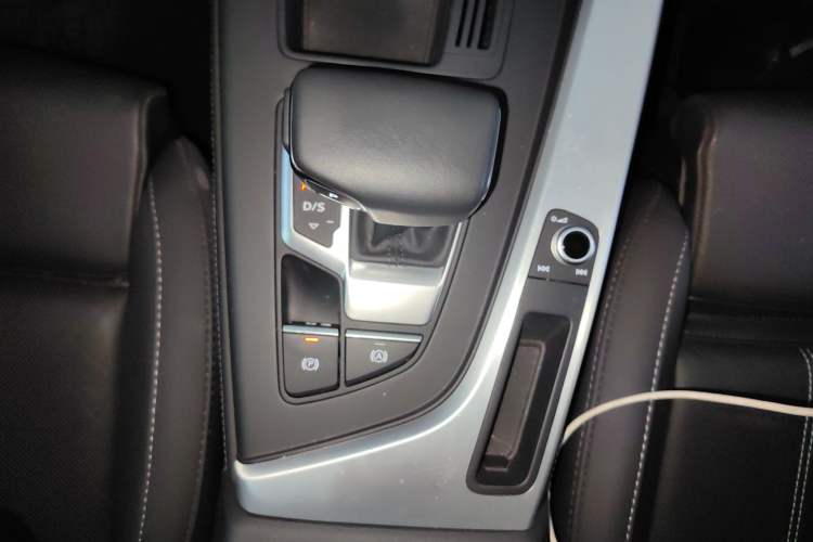 Used Audi A4L 2022 40 TFSI Luxury Dynamic Model