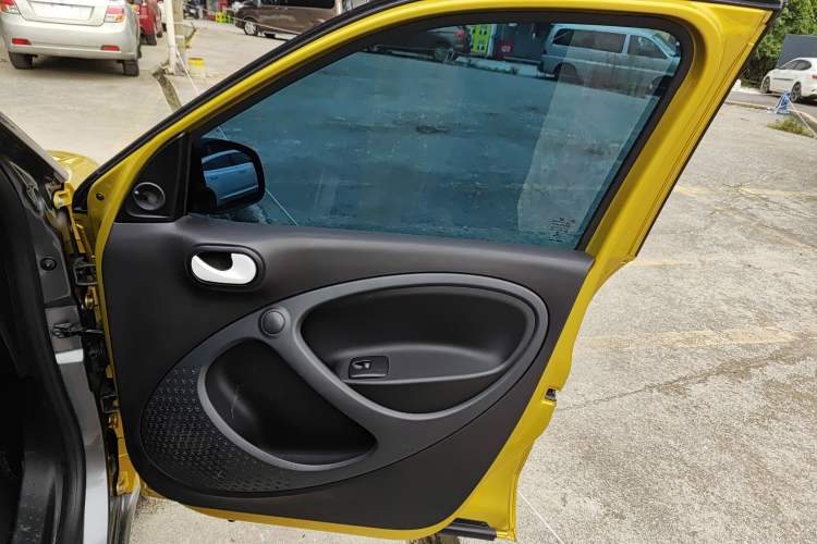 Used  forfour 2016 1.0L 52 kW Dynamic Edition
