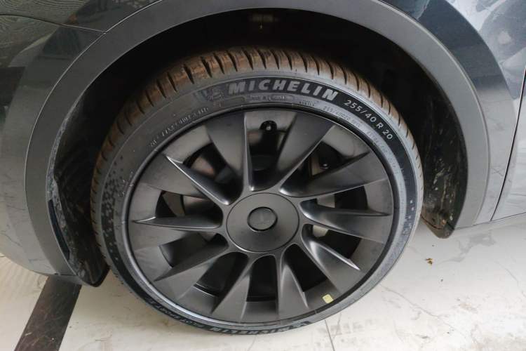 Used Tesla Model Y 2024 Long-Range All-Wheel-Drive Version