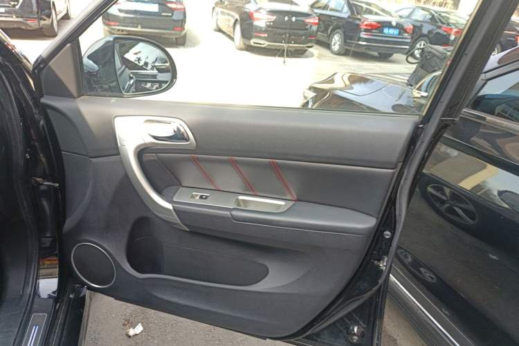 Used Haval H6 2013 Upgraded Model 2.4L Automatic Two-Wheel Drive Elite Version
