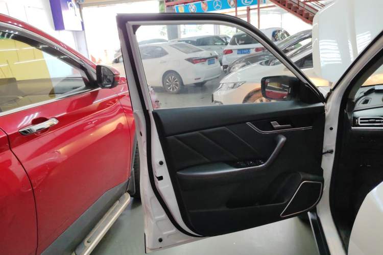 Used Venucia T60 2020 1.6L CVT Smart Drive Version China VI Standard
