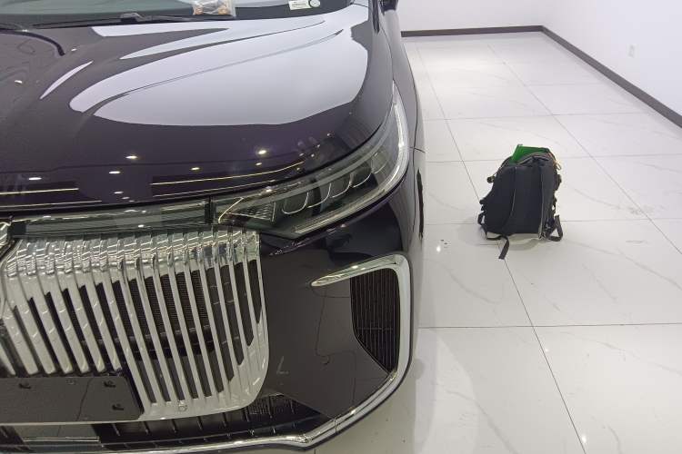 Used VOYAH Dream 2025 PHEV Four-Wheel-Drive Flagship Kunpeng Edition
