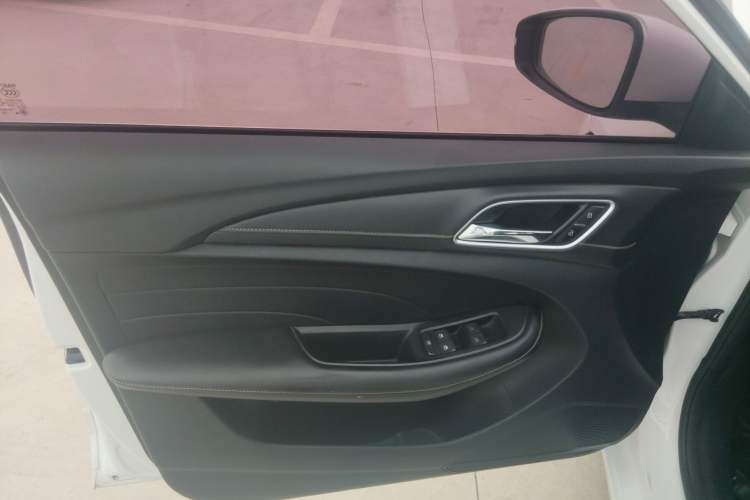 Used Roewe i5 2020 1.5L Manual 4G Connect Luxury Edition
