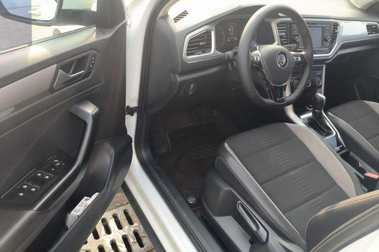 Used Volkswagen T-ROC 2020 280TSI DSG Two-Wheel-Drive Elite Version
