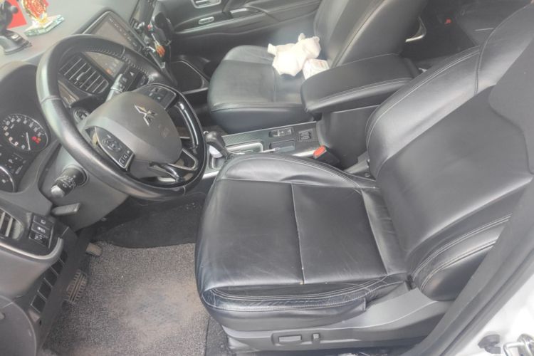 Used Mitsubishi Outlander 2019 2.0L Two-Wheel Drive Comfort Edition 5 Seats China V Standard