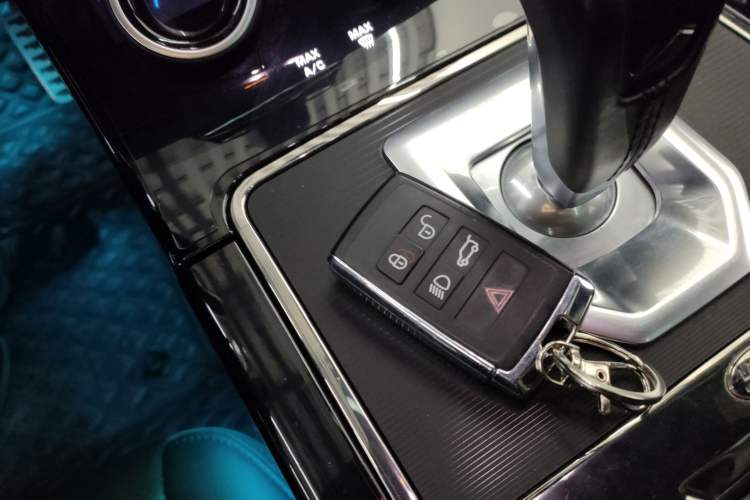 Used Land Rover Range Rover Evoque 2020 249 PS R-DYNAMIC SE Sport Technology Edition
