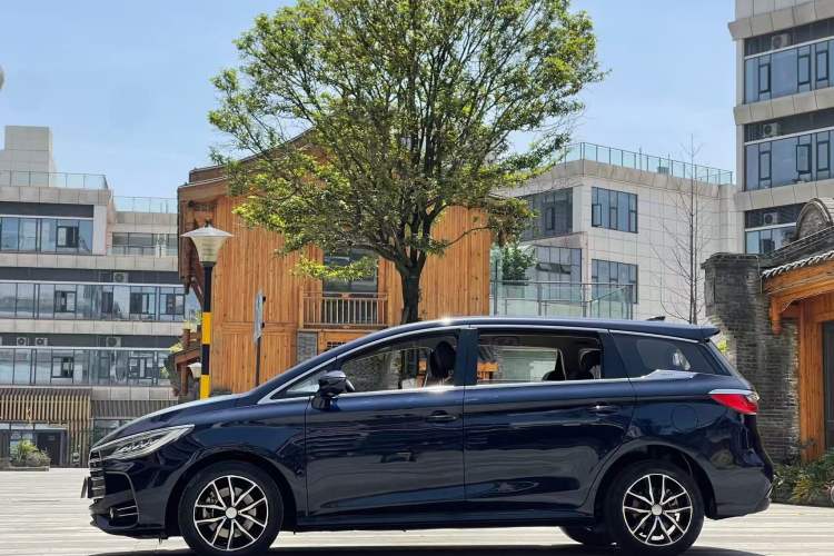 Used BYD Song MAX 2017 1.5T Automatic Smart Connect Luxury 7-Seater
