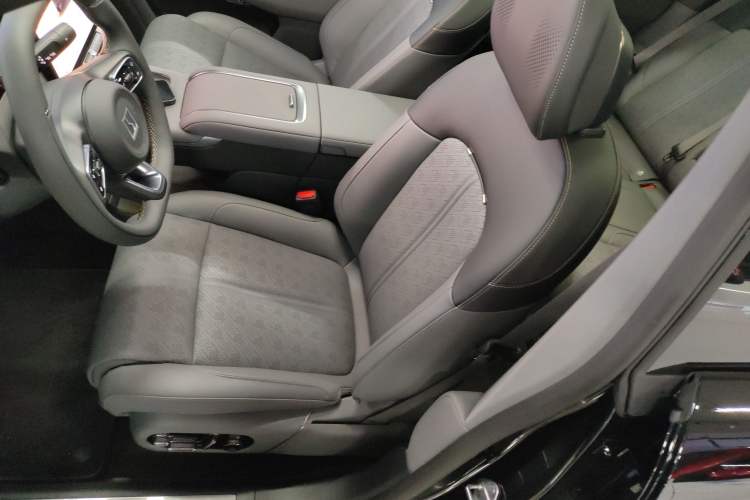 Used Zeekr 7X 2025 100 kWh Long-Range Rear-Wheel Drive with Intelligent Driving Features
