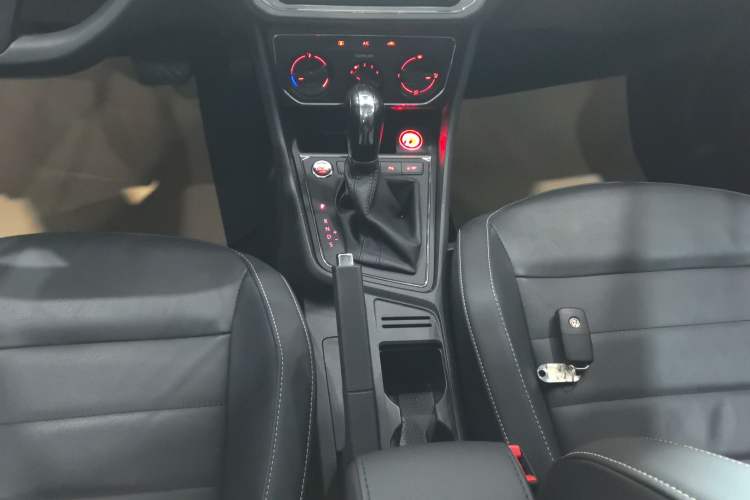 Used Volkswagen Lavida 2017 1.6L Automatic Comfort Edition
