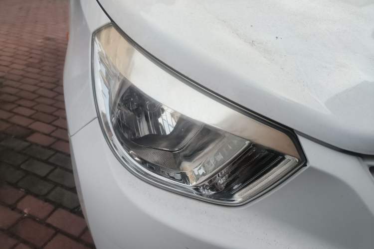 Used Venucia R30 2014 1.2L Manual Luxury Edition
